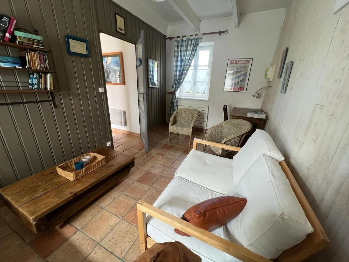 Breton Property With Sea View, Plougasnou Сasa de vacaciones